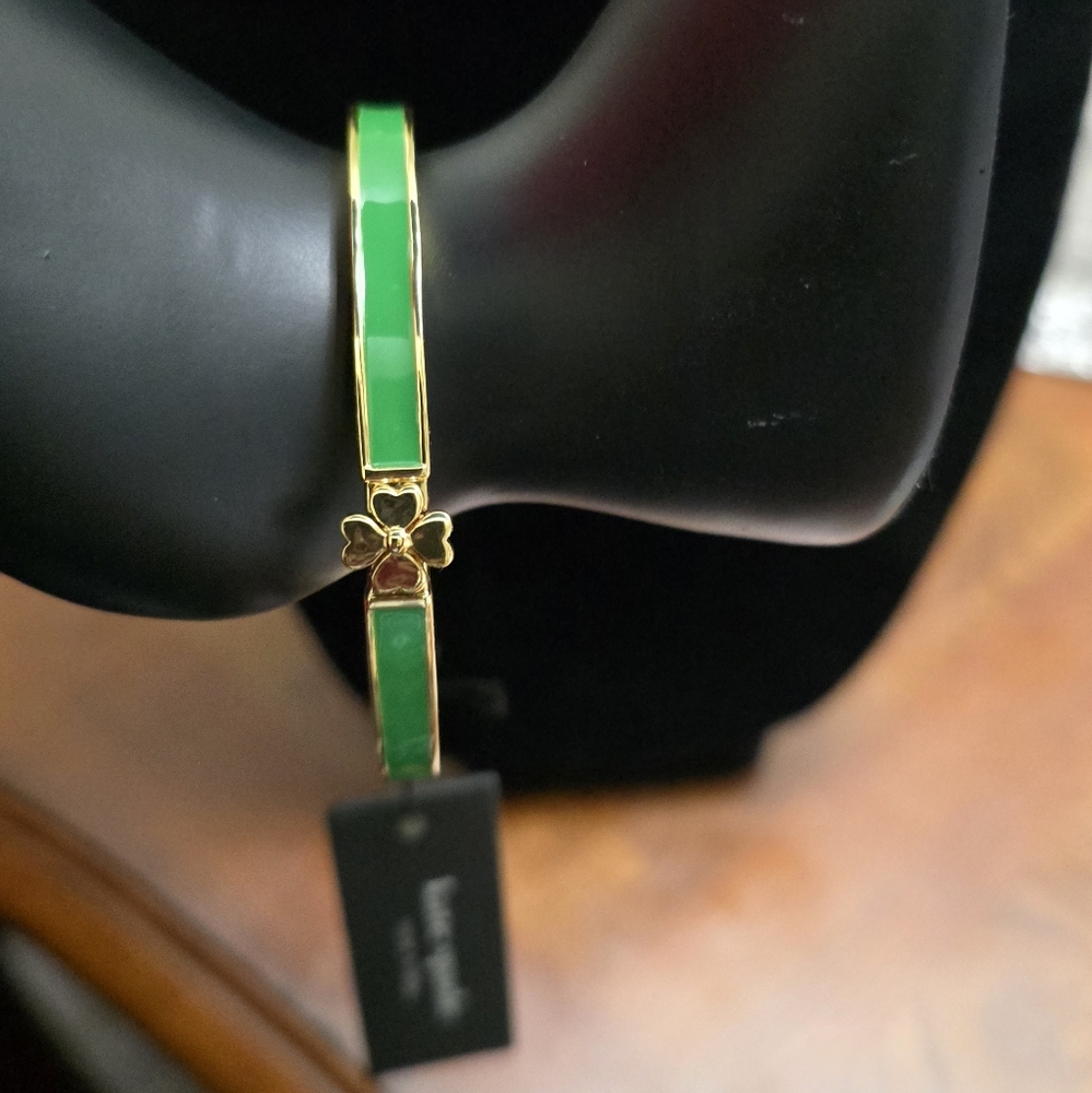 Kate Spade Heritage Spade Flower Hinged Bangle